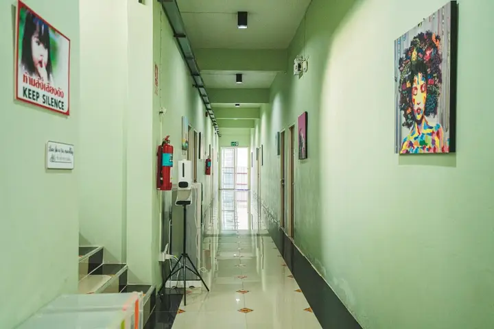 Хатъяй: Station 14 Place
