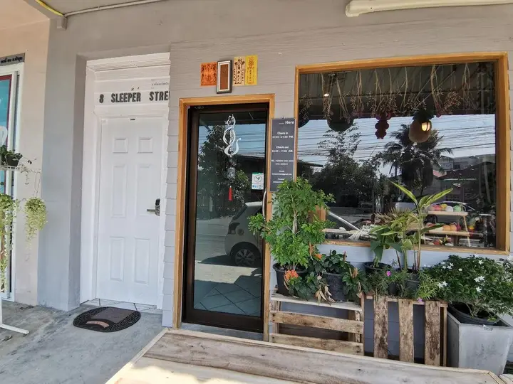 Краби: 8 Sleepers Street Hostel