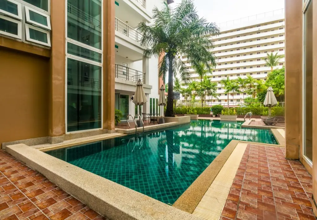 Кату: HLC501 - Patong apartment for 4, market and beach