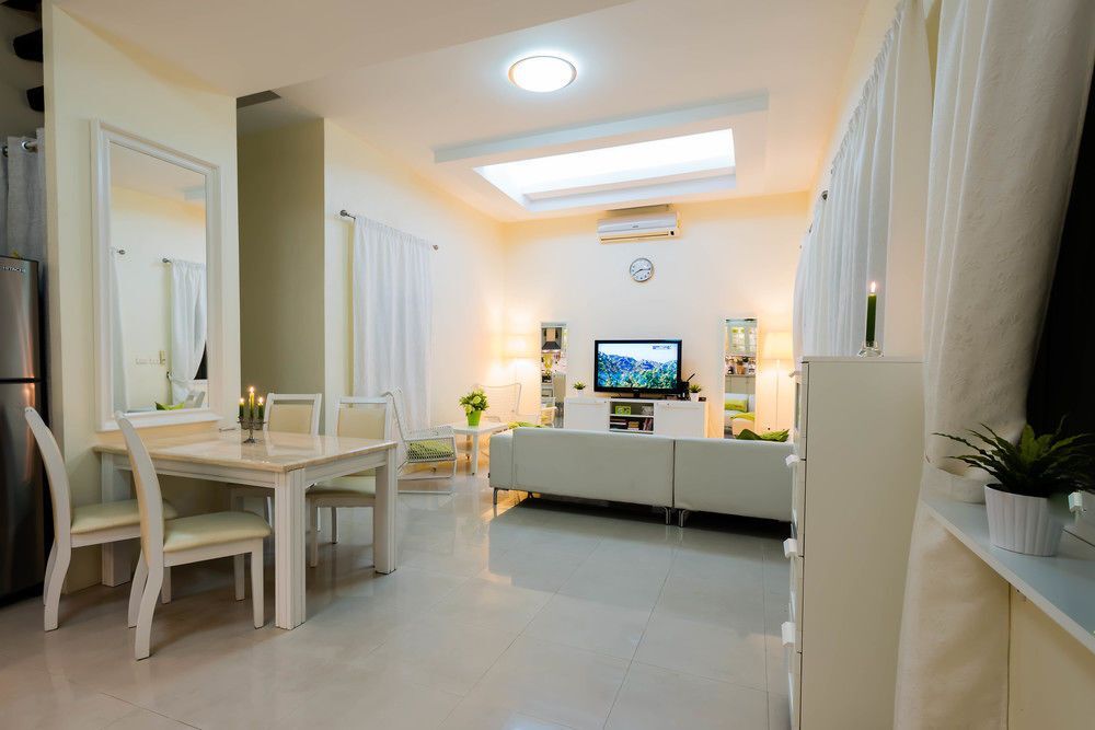 Паттайя: 3BR Pool & BBQ Holiday Cottage
