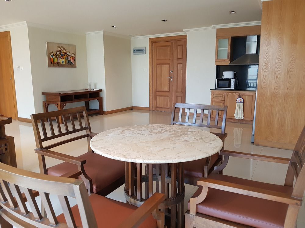Паттайя: A Large 2 BR - 3 Baths 511 Downtown