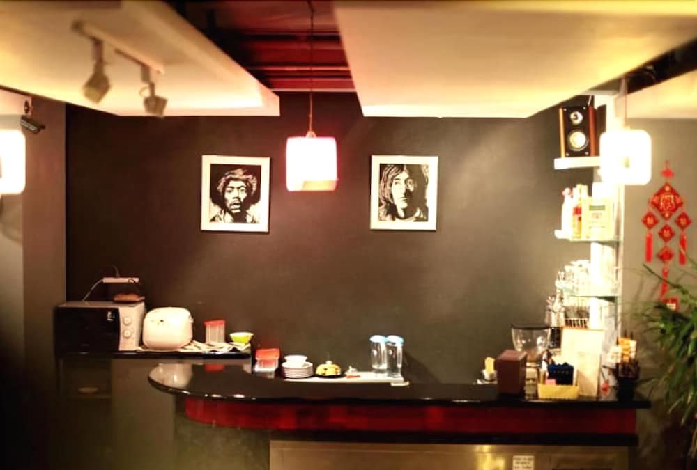 Бангкок: Jellybean Cheqinn Sukhumvit Soi 4