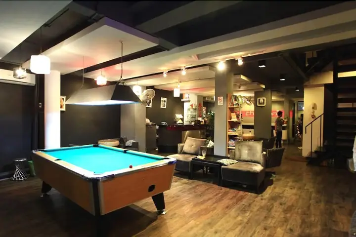 Бангкок: Jellybean Cheqinn Sukhumvit Soi 4