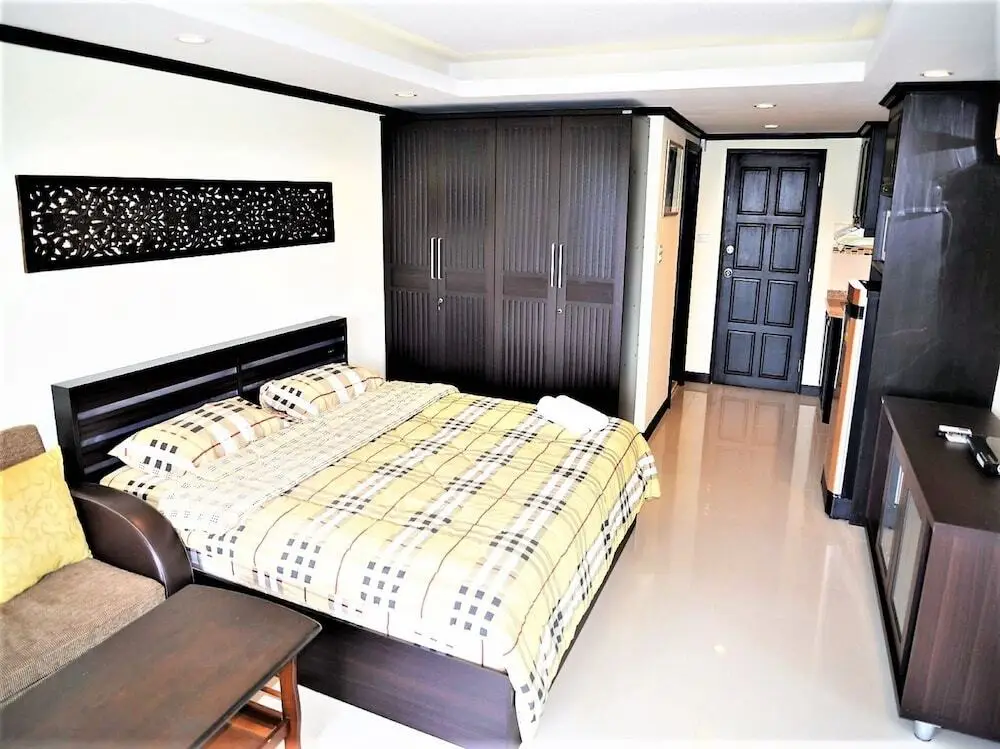 Паттайя: Corner Studio 47 sq m Apartment at Angket