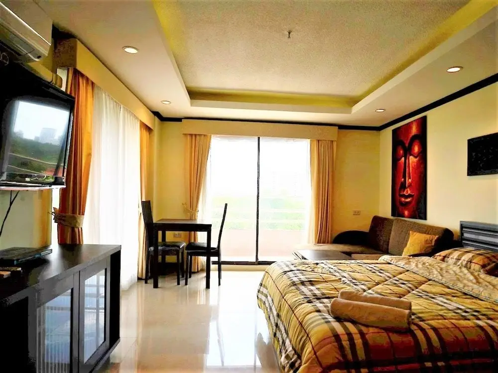 Паттайя: Corner Studio 47 sq m Apartment at Angket