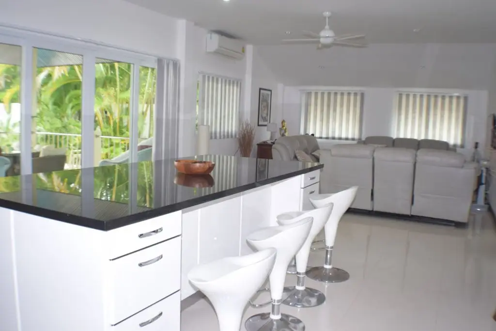 Very Large Villa Suitable for a Large Group up to 10 People or Even 2 Families — фото 1