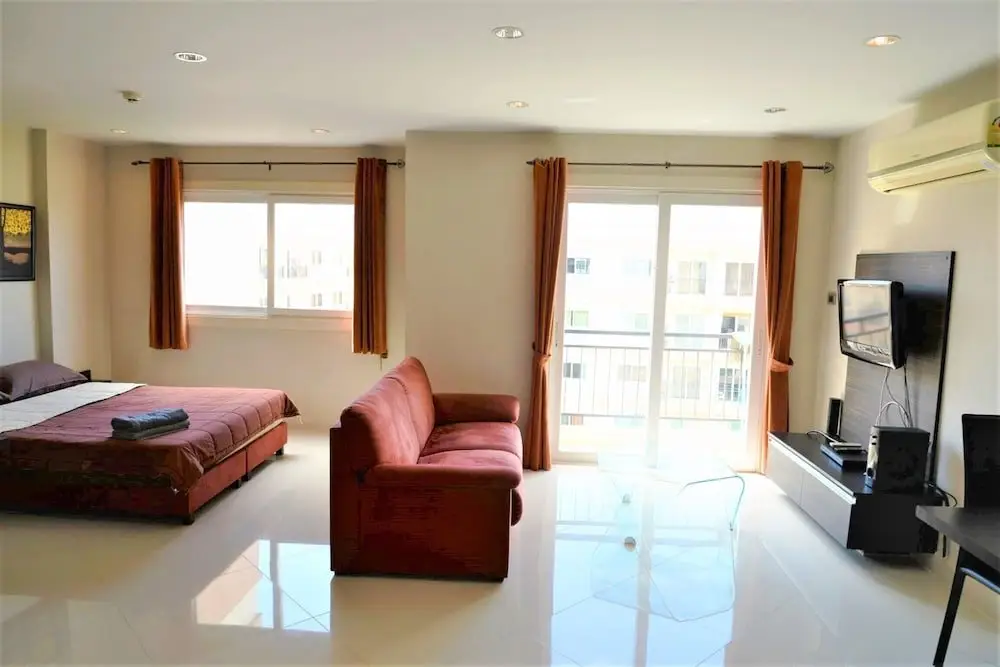 Паттайя: 8th Floor Pool View Condo at Park Lane Resort