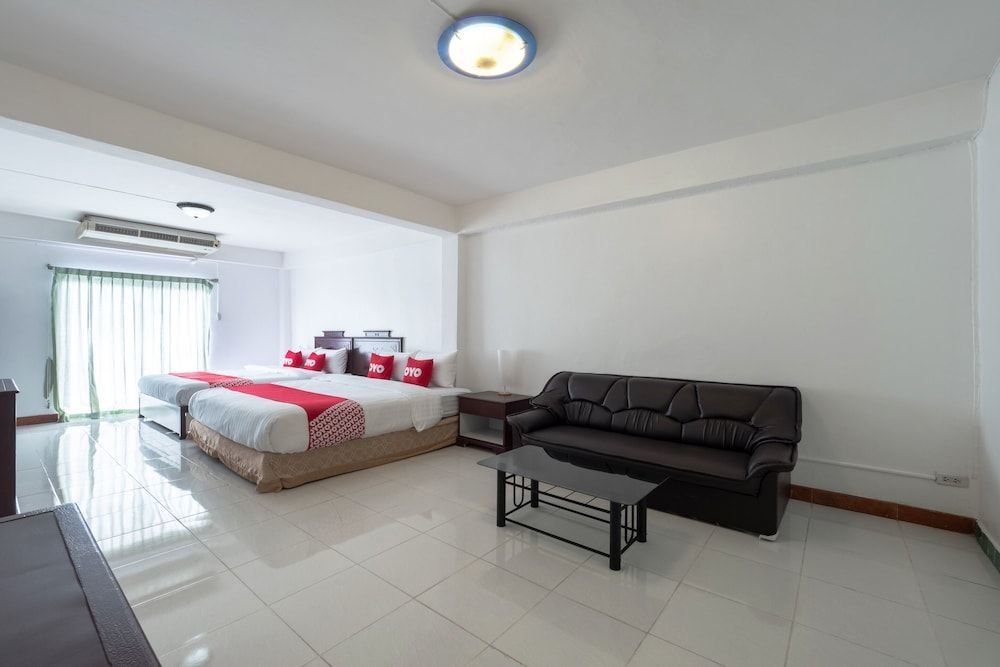 Паттайя: OYO 1123 The One Health Care and Apartment