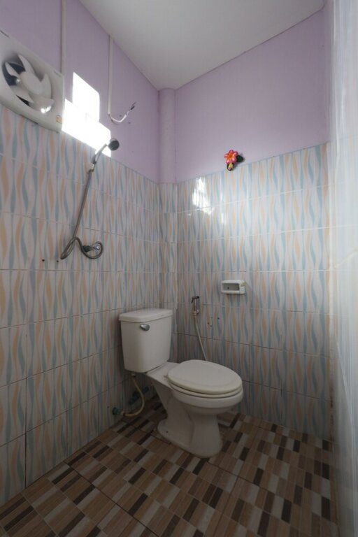 Ко-Лан: OYO 1100 Chidlom Resort