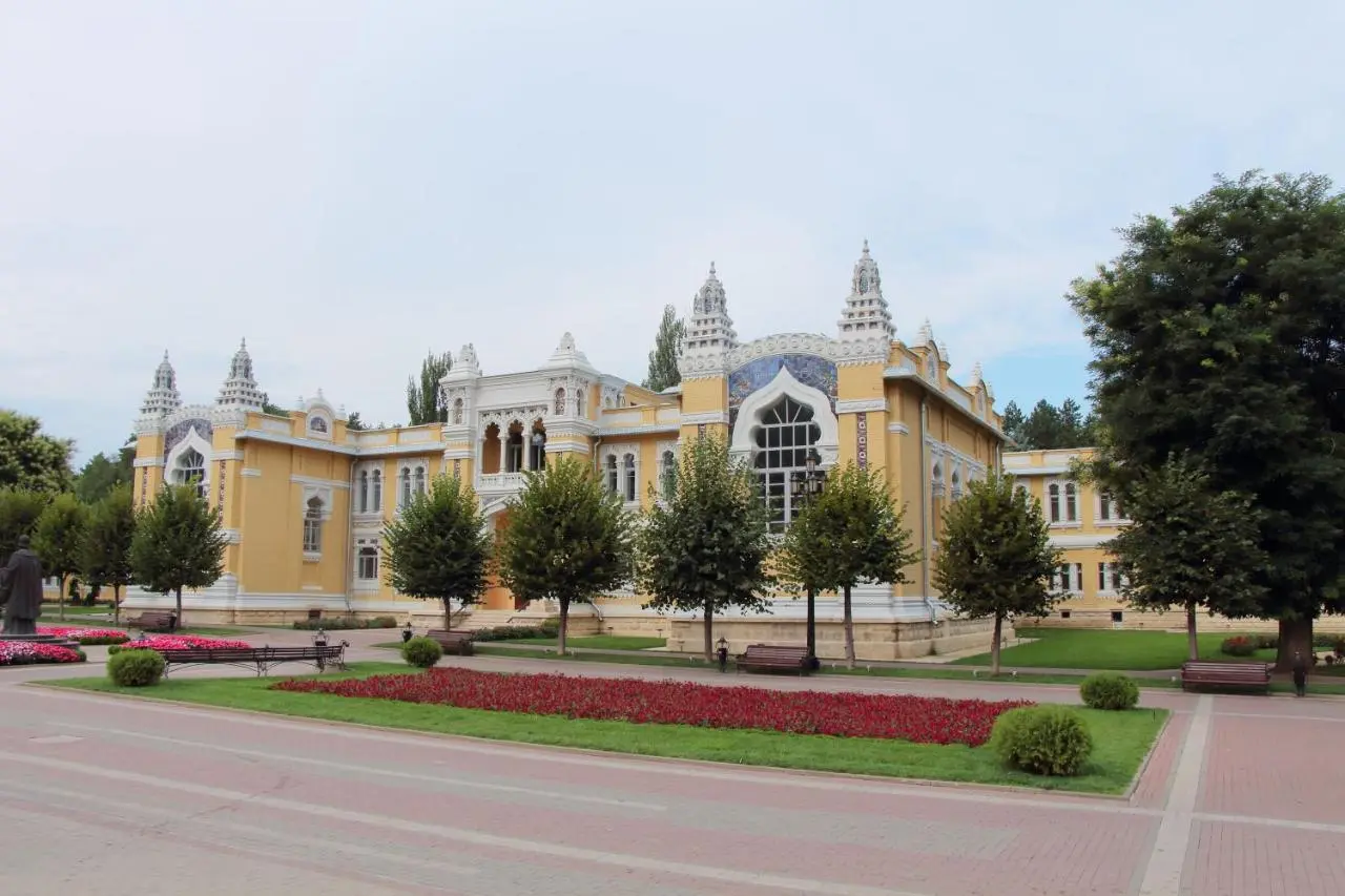 Кисловодск: Санаторий Главные Нарзанные Ванны
