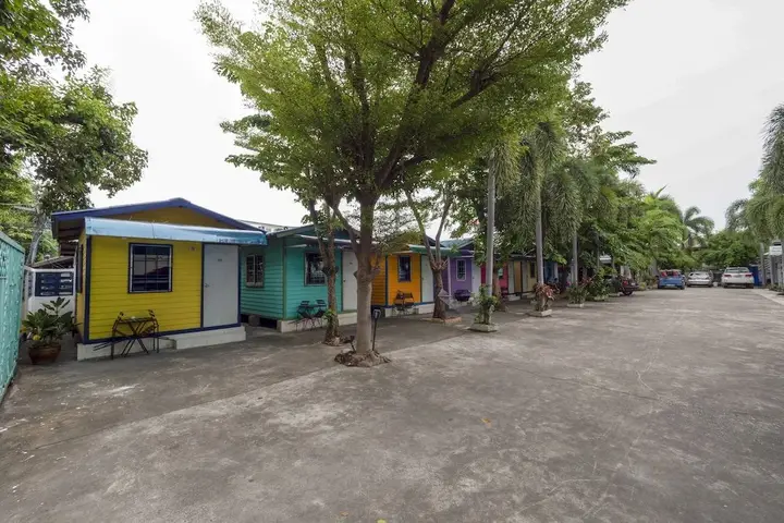 Чонбури: OYO 75322 Tha Burapa Resort Bangsaen