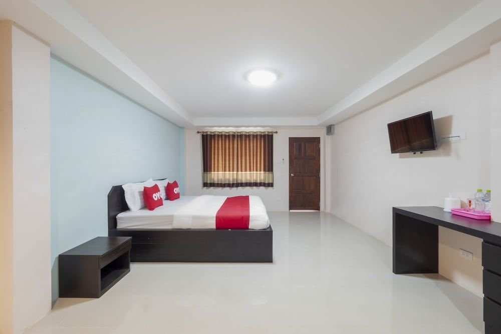 Паттайя: OYO 75329 Phensri Apartment