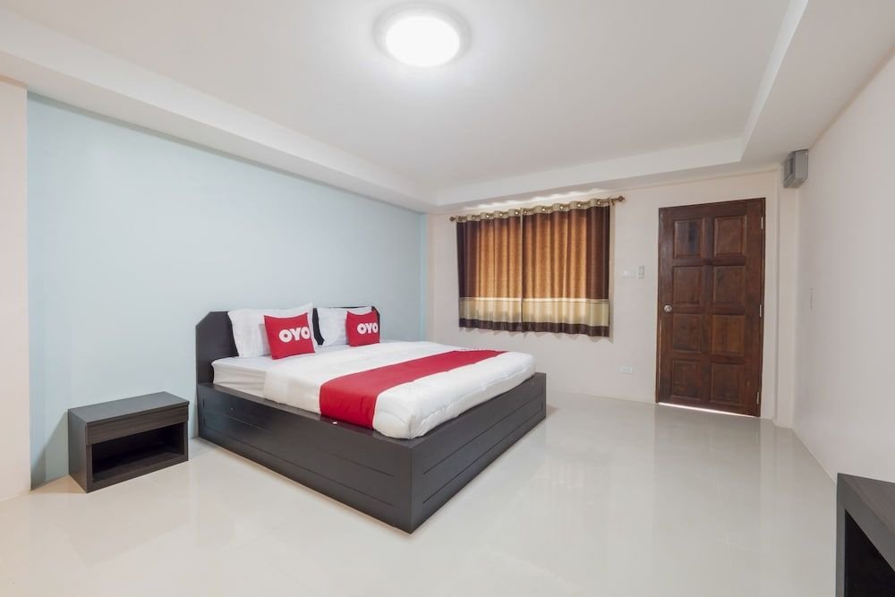 Паттайя: OYO 75329 Phensri Apartment