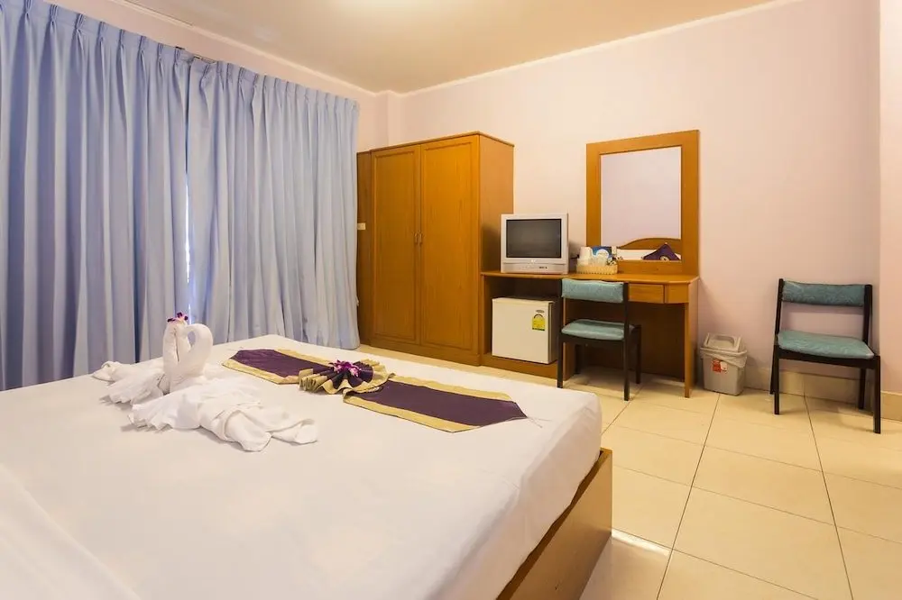 Кату: Room in Guest Room - Guesthouse Belvedere - Beautiful Apartment, 10 Minutes From the Beach