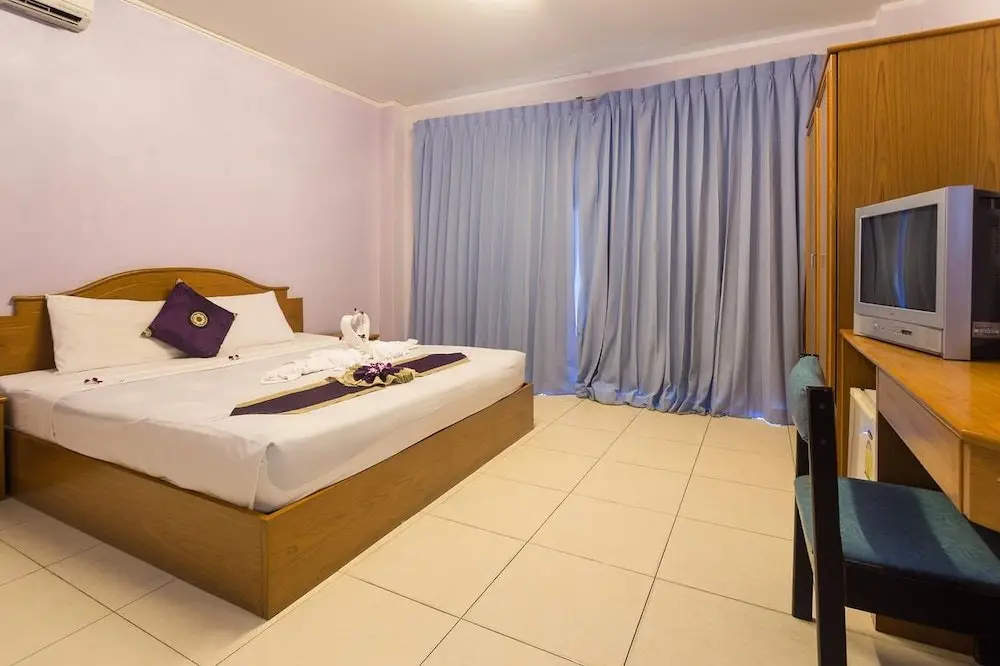 Кату: Room in Guest Room - Guesthouse Belvedere - Beautiful Apartment, 10 Minutes From the Beach