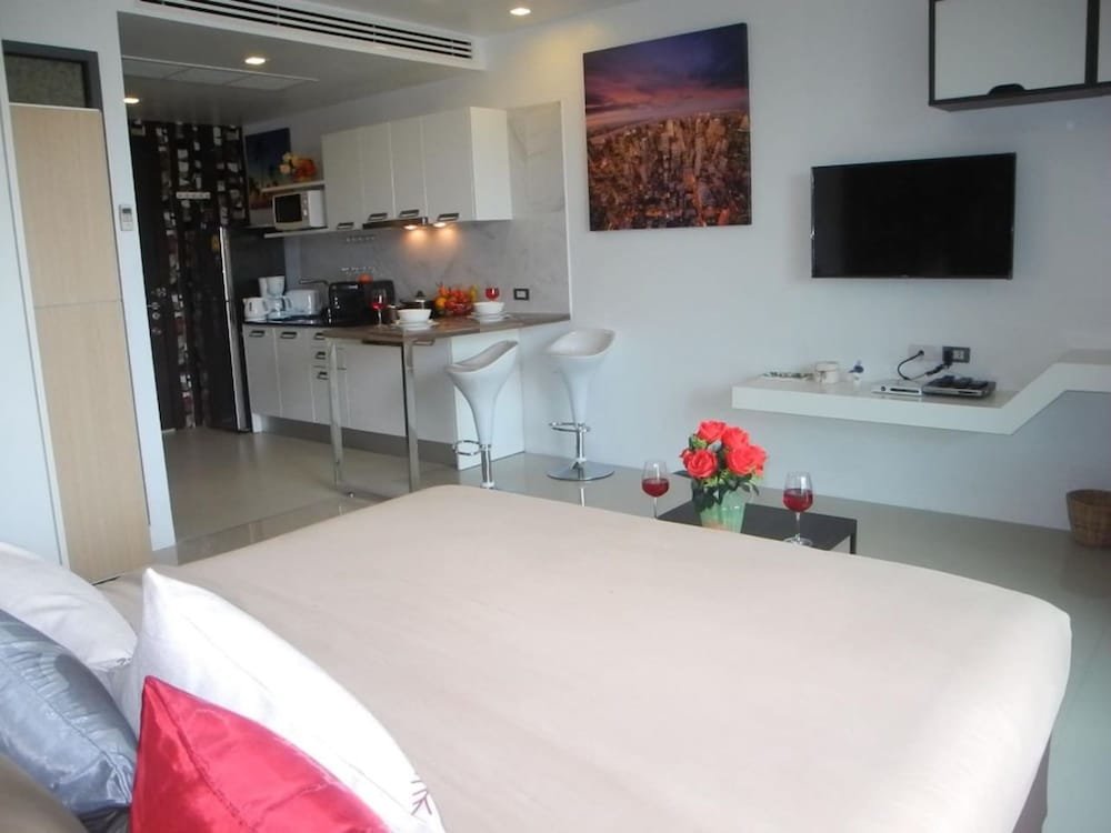 Кату: Emerald Terrace - New City View Apartment