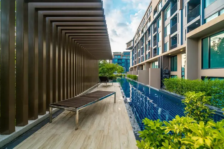 Тхаланг: Pool access duplex in Surin condo for 4 people