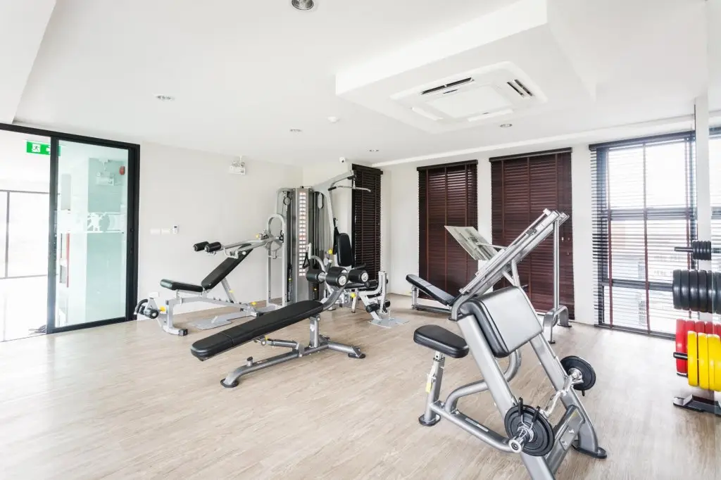 Тхаланг: Surin beach studio with pool and gym