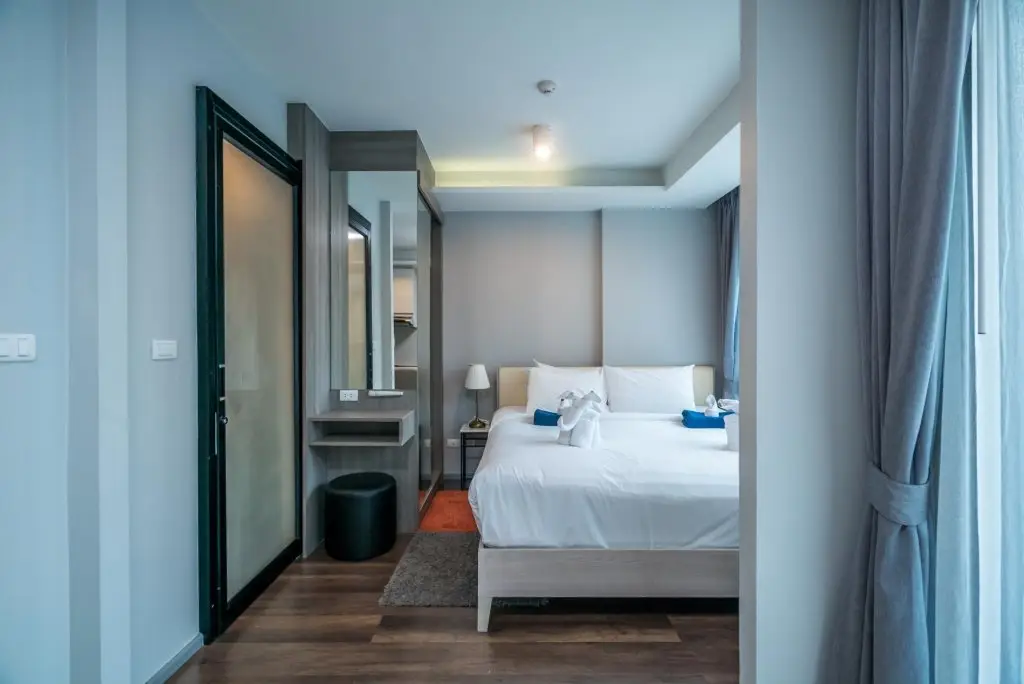 Тхаланг: Surin beach studio with pool and gym