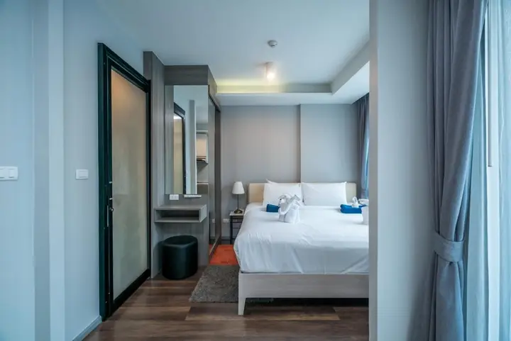 Тхаланг: Surin beach studio with pool and gym