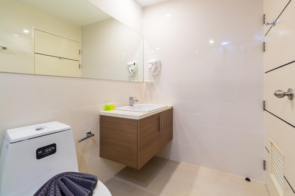 Кату: U606 - Convenient Patong Apartment for 3 People With Pool and gym