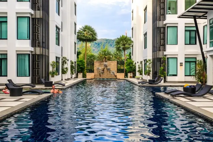 Кату: High floor 3 bdr apartment with pool and gym