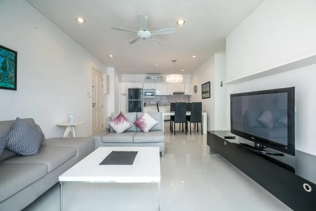 Кату: High floor 3 bdr apartment with pool and gym