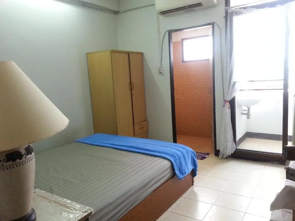 Бангкок: Roong-Arun Apartment