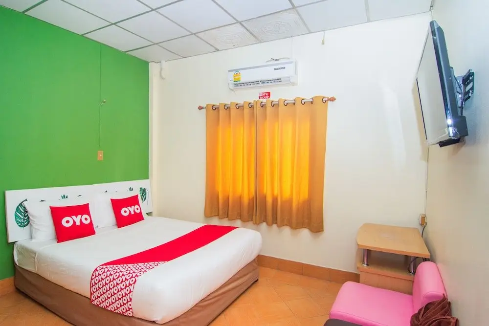 Пранбури : Phasuk Hotel by OYO Rooms