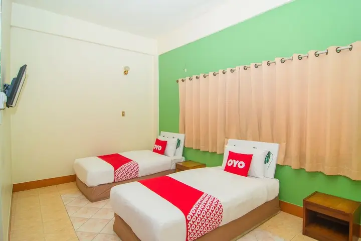 Пранбури : Phasuk Hotel by OYO Rooms