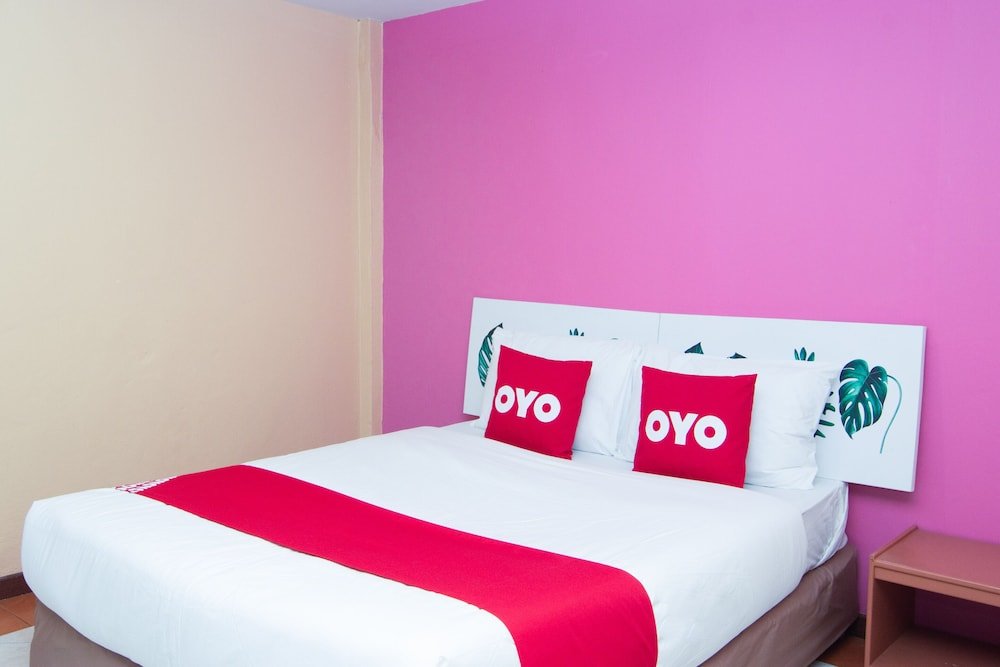 Пранбури : Phasuk Hotel by OYO Rooms