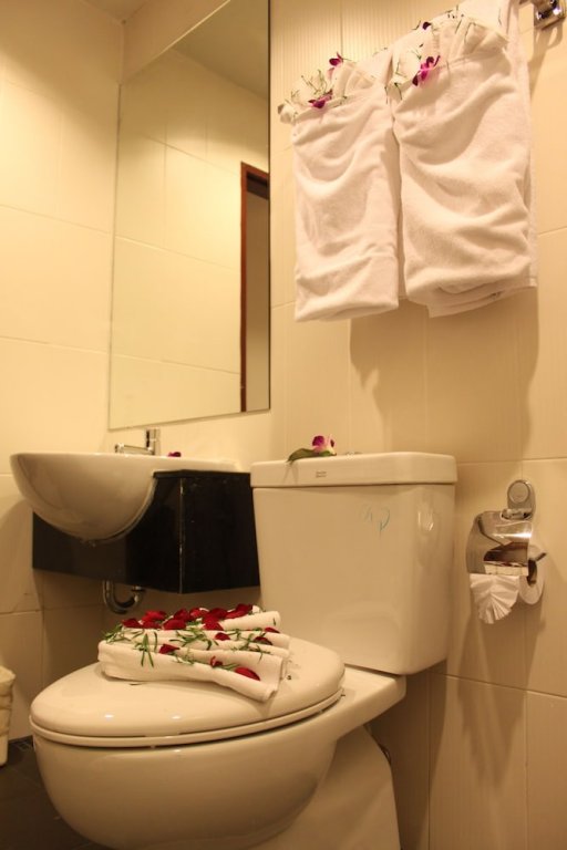Кату: Patong Hemingway's Hotel