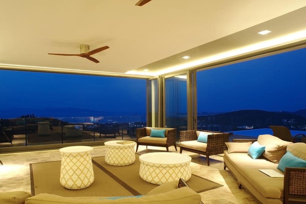 Самуи: 4 Bedroom Sea View Villa Blue overlooking Chaweng