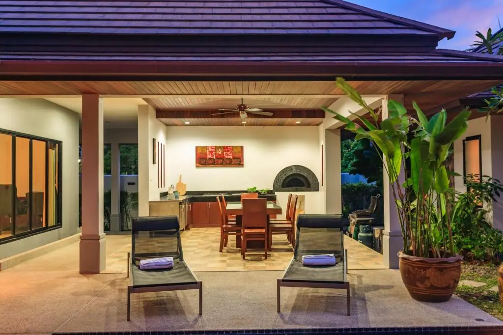 Муанг: Frangipani Villa in Nai Harn (5 bedroom)