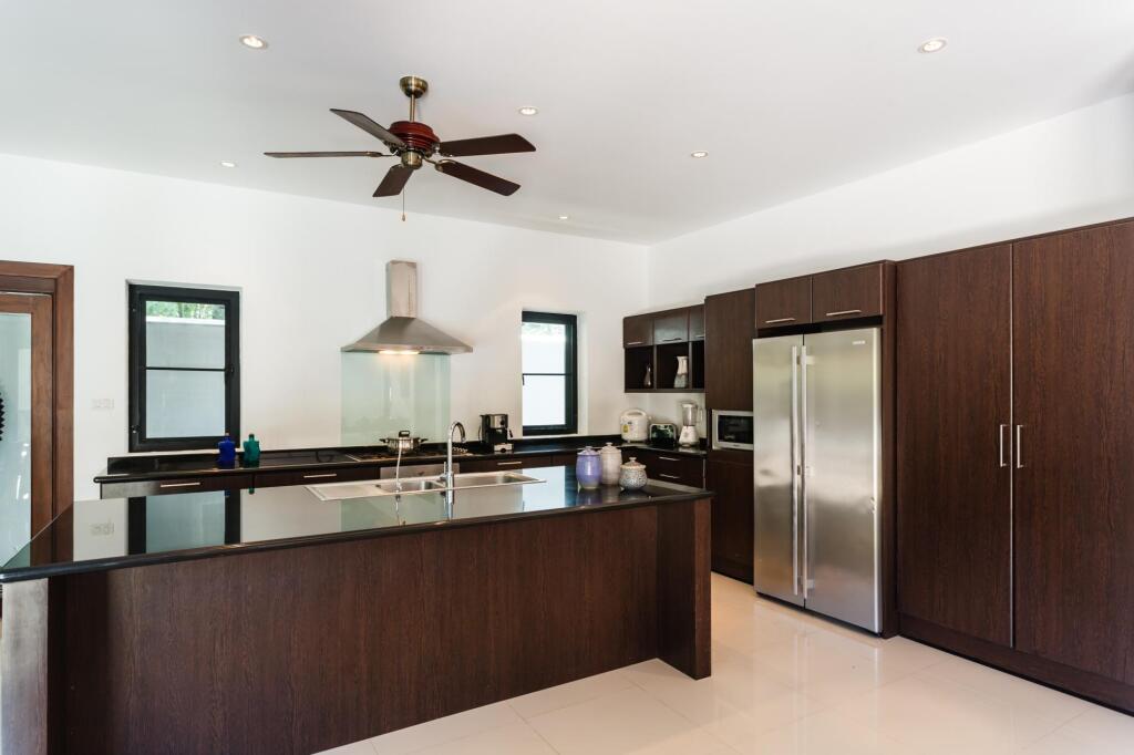 Муанг: Frangipani Villa in Nai Harn (5 bedroom)