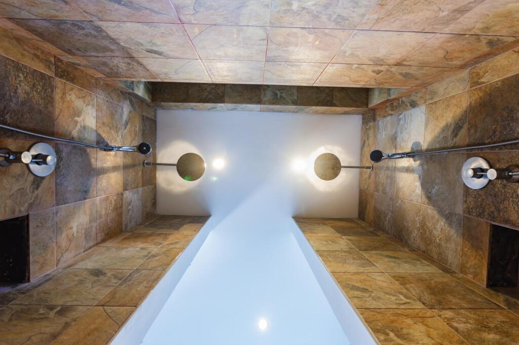 Муанг: Frangipani Villa in Nai Harn (5 bedroom)