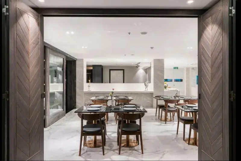 Grand Tower Inn Sukhumvit 55 Hotel — фото 1
