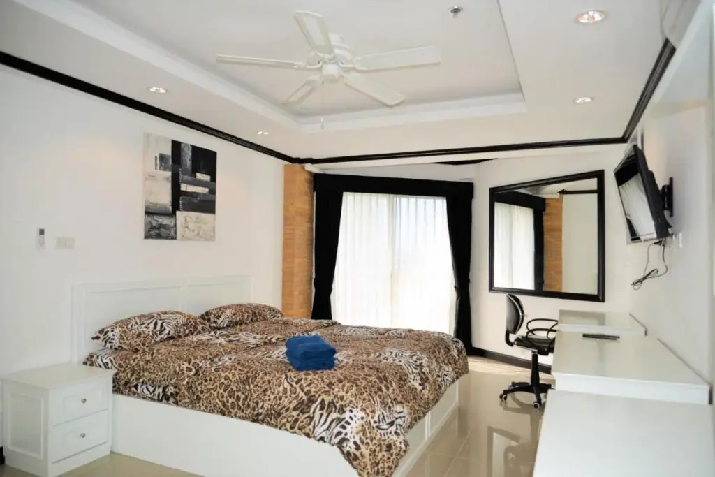 Паттайя: 2 Bedroom Corner Apartment Jomtien Beach Condominium Pattaya