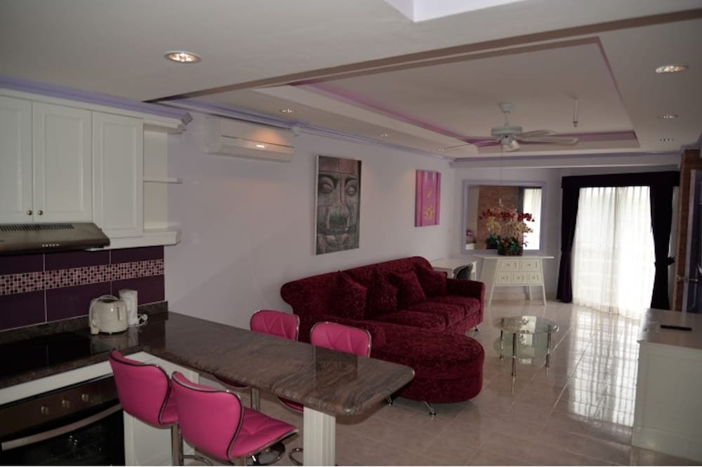 Паттайя: Jomtien Beach Condominium 3rd Floor apt