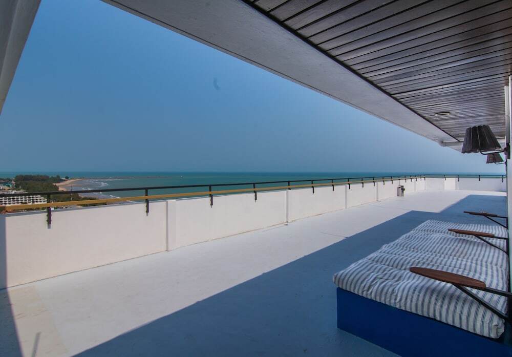 Чаам: Bed in 6-bed Mixed by Thalay Cha Am, A Co-living With Million Dollar View