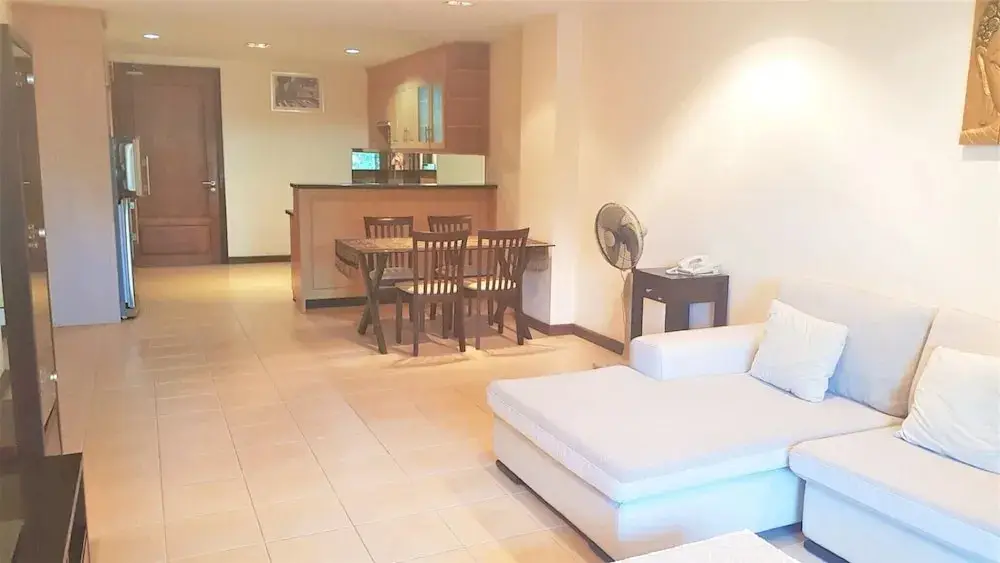 Паттайя: Lovely 2-bed Apartment in Pratumnak With Pool View