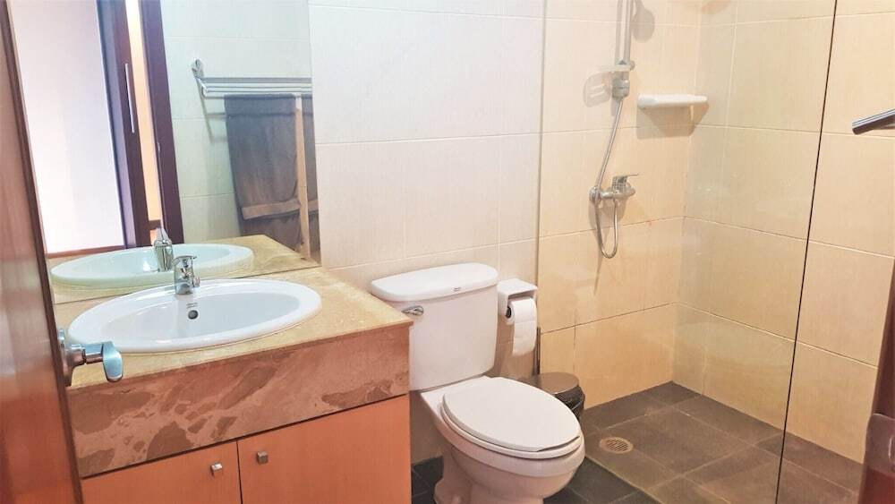 Паттайя: Lovely 2-bed Apartment in Pratumnak With Pool View