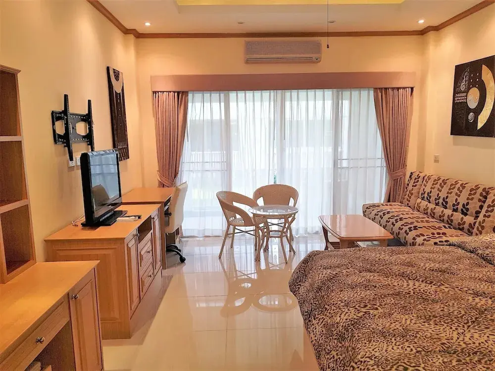 Паттайя: Large 1st Floor Studio Condo at Baan Suan Lalana