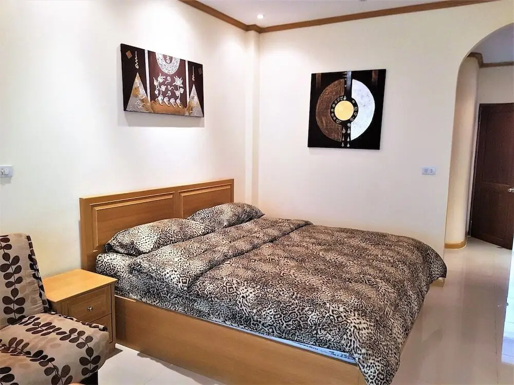 Паттайя: Large 1st Floor Studio Condo at Baan Suan Lalana
