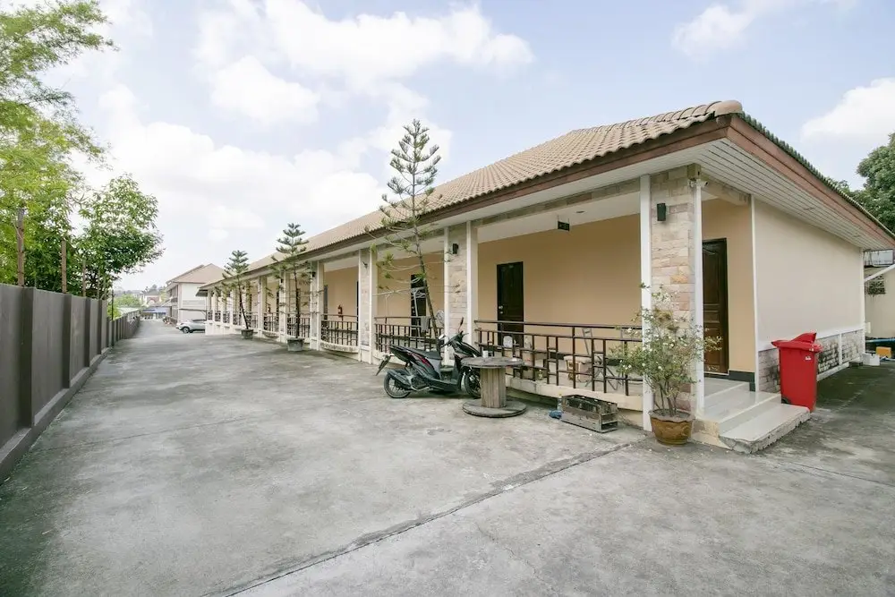 Бан Чанг: OYO 75390 Sunee Place Hotel