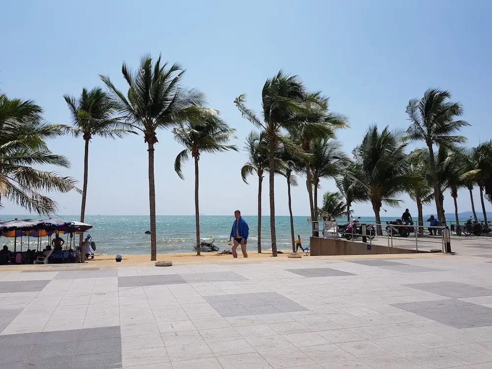 Паттайя: Ons Moeder Restaurant Guesthouse - 2 50 Meters to the Beach