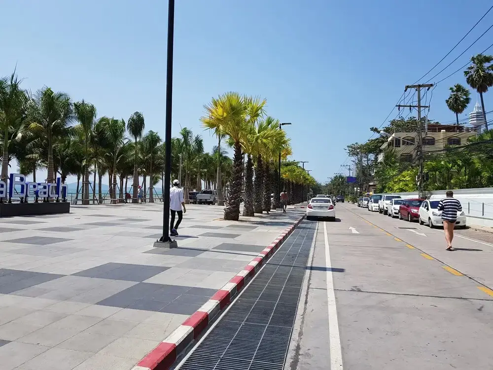 Паттайя: Ons Moeder Restaurant Guesthouse - 2 50 Meters to the Beach