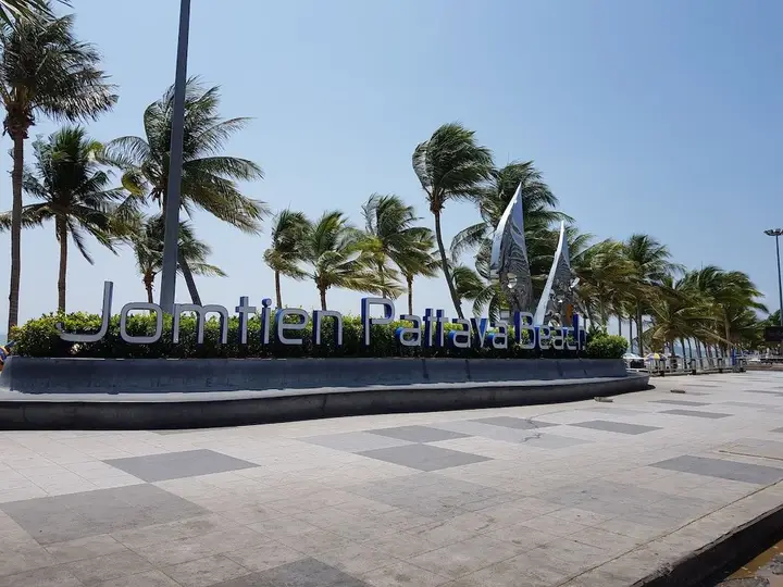 Паттайя: Ons Moeder Restaurant Guesthouse - 3 50 Meters to the Beach