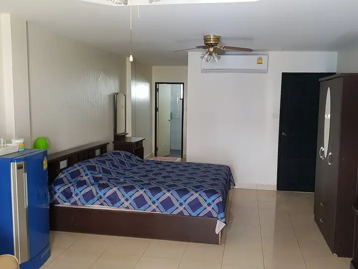 Паттайя: Ons Moeder Restaurant Guesthouse - 3 50 Meters to the Beach