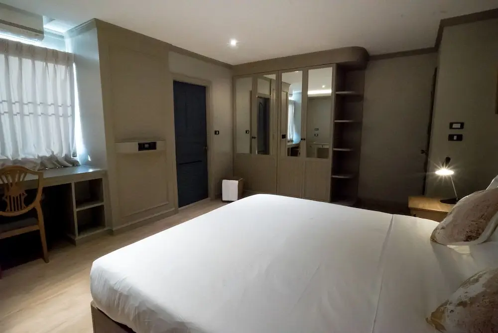 Бангкок: Glamorous Peaceful Apt 2br 2ba Centre Wparkin 7 Mins to Bts Free Wifi